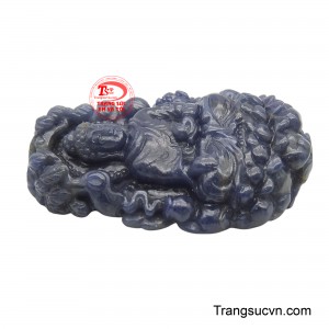 Đeo mặt dây này, ta như được nhắc nhở về con đường tu tập chánh đạo, tìm thấy sự bình yên nội tại, vượt thoát mọi khổ đau và phiền não của cuộc đời, hướng tới một tâm hồn giải thoát và an lạc.