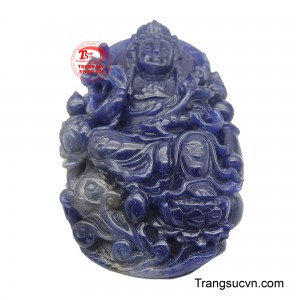 Đeo mặt dây này, người ta không chỉ cảm nhận được vẻ đẹp tinh xảo mà còn là sự an ủi, chở che, nhắc nhở về sự tu tập và hướng thiện.