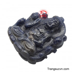 Sắc xanh sâu thẳm của sapphire tượng trưng cho sự thuần khiết và tĩnh lặng của tâm hồn khi hướng về Phật pháp.