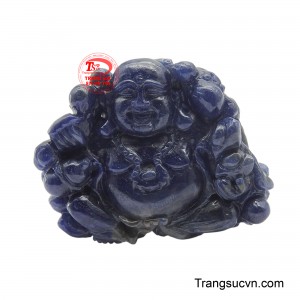 Mặt Di Lặc đá Saphir tài may mắn được chạm khắc trên nền sắc xanh huyền ảo từ đá sapphire tự nhiên, mặt dây chuyền Đức Phật Di Lặc là biểu tượng của tài lộc và may mắn viên mãn.