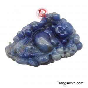 Sapphire, viên đá của trí tuệ và bình an, càng tăng cường năng lượng tích cực, giúp người đeo thu hút của cải, công danh thuận lợi.