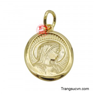 Hình ảnh Đức Mẹ được khắc họa tinh xảo, toát lên vẻ từ bi và nhân hậu, mang đến cảm giác bình an cho người sở hữu.