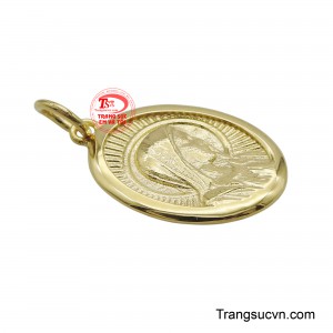 Với chất liệu vàng 14K không chỉ tăng thêm vẻ đẹp sang trọng mà còn thể hiện sự trân trọng đối với giá trị tâm linh.