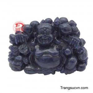 Mặt Phật Di Lặc hộ mệnh sapphire được chế tác tỉ mỉ từ đá sapphire tự nhiên, toát lên sắc xanh lam thẫm đầy uy quyền và vẻ đẹp bí ẩn.