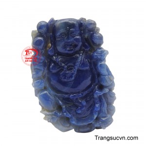 Mặt Phật Di Lặc phúc khí được khắc họa trên nền đá sapphire xanh biếc với hình tượng Đức Phật Di Lặc với nụ cười hoan hỷ và chiếc bụng lớn hiện lên đầy phúc hậu.