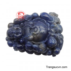 Đeo Di Lặc sapphire bên mình, người ta tin rằng sẽ thu hút nhiều may mắn, giúp khí vận luôn tốt lành và thuận lợi trên mọi phương diện cuộc sống.