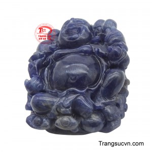 Điểm nhấn của mặt Phật là nụ cười hoan hỷ, gương mặt phúc hậu và vóc dáng tròn đầy, biểu trưng cho niềm vui, sự mãn nguyện và tài lộc dồi dào.