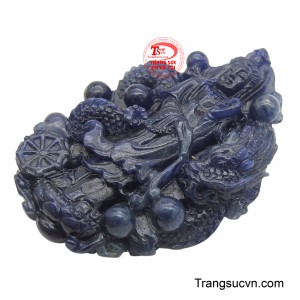 Từng đường nét chạm khắc tỉ mỉ, mềm mại cho thấy sự khéo léo của người nghệ nhân, biến tác phẩm thành một vật phẩm mang ý nghĩa tâm linh sâu sắc.