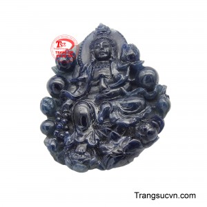Sắc lam thuần khiết của viên ngọc như đại dương bao la, tượng trưng cho lòng từ bi rộng lớn của ngài, sẵn sàng che chở và hóa giải mọi khổ đau.