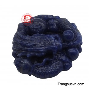 Màu xanh sâu thẳm của sapphire không chỉ mang lại vẻ đẹp sang trọng, bí ẩn mà còn tượng trưng cho trí tuệ, sự bảo vệ và quyền năng tối thượng.