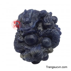 Hình tượng rồng, linh vật huyền thoại, được tái hiện sống động với từng đường nét tinh xảo, từ ánh mắt tinh anh đến những lớp vảy rồng uyển chuyển.