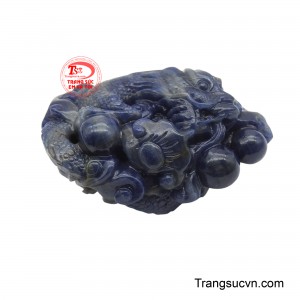 Sự kết hợp với sapphire, viên đá của trí tuệ và bình an, càng làm tăng thêm năng lượng phong thủy tích cực.