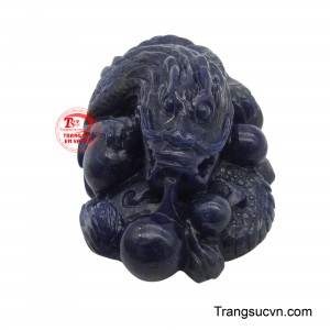 Mỗi đường nét chạm khắc trên mình rồng đều sống động, uốn lượn mềm mại, uyển chuyển, phô diễn sự tinh xảo và tài hoa của người nghệ nhân.