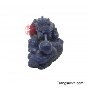 Mặt dây chuyền hình rồng này là biểu tượng mạnh mẽ của vượng khí và năng lượng tích cực.