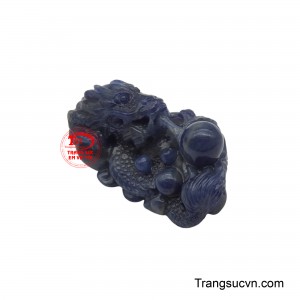 Rồng, linh vật của trời đất, đại diện cho sức mạnh, quyền uy và sự hanh thông.