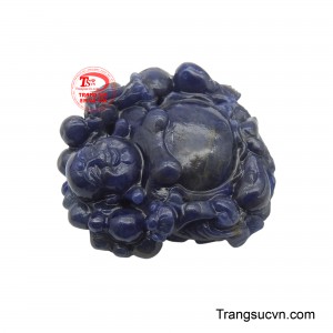 Đeo mặt dây này, ta như được nhắc nhở về việc sống an nhiên, lạc quan, buông bỏ mọi phiền muộn, từ đó thu hút may mắn và niềm vui, giúp cuộc sống luôn đong đầy tiếng cười và sự thịnh vượng.