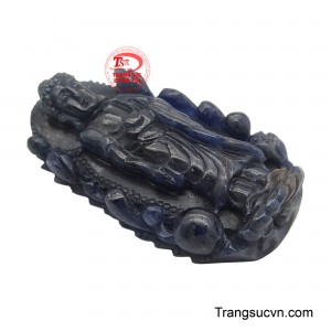 Với thần thái dịu hiền và ánh mắt quán chiếu, ngài là hiện thân sống động của hạnh nguyện cứu khổ cứu nạn, luôn lắng nghe và cảm thông với nỗi đau của chúng sinh.