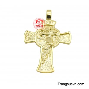 Từng chi tiết được chạm khắc tinh xảo, thể hiện sự hy sinh cao cả và tình yêu thương vô bờ bến.