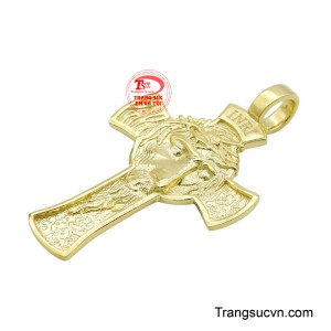 Mang chiếc mặt dây này bên mình là mang theo lời cầu nguyện thầm lặng, là niềm tin vững chắc vào một tương lai tươi sáng.