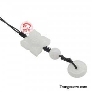 Từ những sợi dây tết thủ công tỉ mỉ đến các chi tiết charm độc đáo, mỗi chiếc móc treo đều mang một câu chuyện riêng.