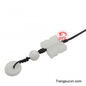 Móc treo điện thoại đẹp là sự kết hợp hoàn hảo giữa tính năng bảo vệ và yếu tố thời trang, giúp bạn dễ dàng nhận diện thiết bị của mình giữa đám đông, đồng thời nâng tầm phong cách cá nhân.