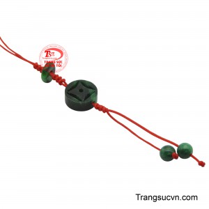 Với thiết kế tinh xảo, chất liệu ngọc mát lạnh, móc treo ngọc bình an là lựa chọn hoàn hảo để thể hiện sự quan tâm đến phong thủy và mong muốn một cuộc sống an lành, thịnh vượng.