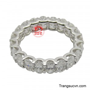 Đây là món trang sức không chỉ khẳng định phong thái quý phái mà còn là minh chứng vĩnh cửu cho tình yêu và sự trường tồn.