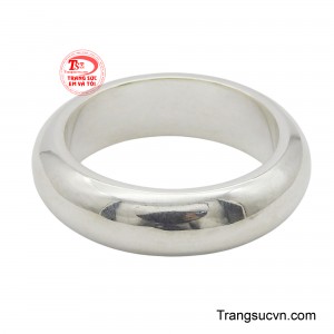 Đây là lựa chọn lý tưởng cho quý ông yêu thích phong cách tối giản, dễ dàng kết hợp với mọi trang phục, khẳng định gu thẩm mỹ đầy nam tính và hiện đại.