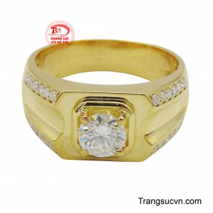 Từng đường nét được chế tác tỉ mỉ, khẳng định phong cách của người đàn ông thành đạt.