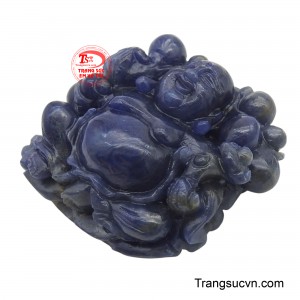 Từng đường nét chạm khắc tỉ mỉ, uyển chuyển, tạo nên vẻ sống động và chân thực cho pho tượng.