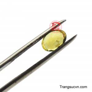 Đây là một viên ngọc thực sự độc đáo, biểu tượng của sự lạc quan và hạnh phúc, hoàn hảo cho những ai yêu thích vẻ đẹp rạng rỡ và khác biệt, làm bừng sáng mọi khoảnh khắc.