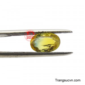 Với sắc vàng của đá không chỉ đẹp mắt mà nó còn mang lại vẻ đẹp sang trọng và quý phái cho người sở hữu.