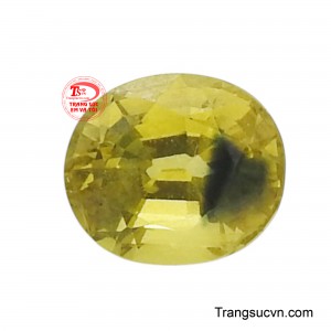 Viên Saphir may mắn với sắc vàng rực rỡ như ánh nắng mặt trời, viên đá mang đến cảm giác ấm áp và tươi mới, xua tan đi những u ám.