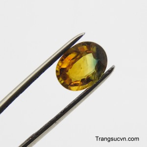Với ánh vàng của viên đá gợi nhớ đến những tia nắng cuối chiều trên cánh đồng lúa chín, hay sự pha trộn tinh tế của lá cây mùa thu.