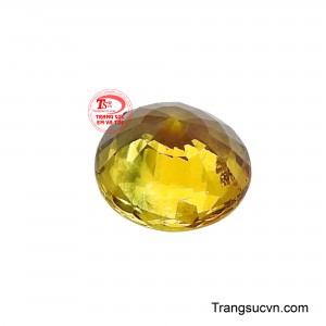 Mỗi mặt cắt của viên đá đều phản chiếu ánh sáng lấp lánh, tạo nên một vẻ đẹp đầy mê hoặc và cuốn hút.