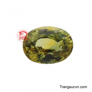 Viên Sapphire phong thủy với sắc xanh lá cây óng ánh, là một vật phẩm mang đến sự bình an và thịnh vượng.