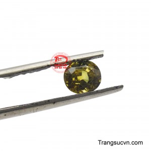 Khi sở hữu viên Sapphire vàng huyền bí này, bạn không chỉ mang theo một món trang sức độc đáo mà còn là một lá bùa hộ mệnh, giúp khai mở trực giác, mang lại may mắn bất ngờ và dẫn lối đến những khám phá mới mẻ trong cuộc sống.
