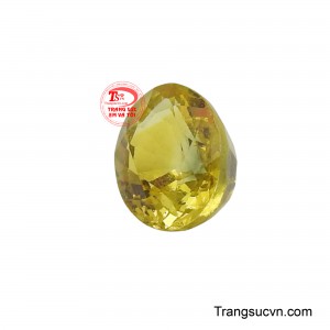 Mỗi góc cạnh của viên đá dường như đều thu hút và phản chiếu ánh sáng, tạo nên một vẻ đẹp lấp lánh và đầy sức sống.