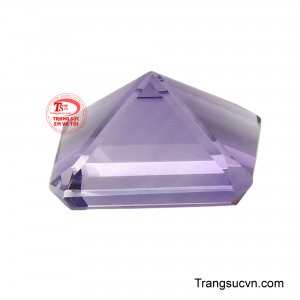 Đây là biểu tượng của sự ổn định, trí tuệ và sự bảo vệ, một lựa chọn hoàn hảo để tăng thêm phong thái quý phái cho bất kỳ món trang sức nào.