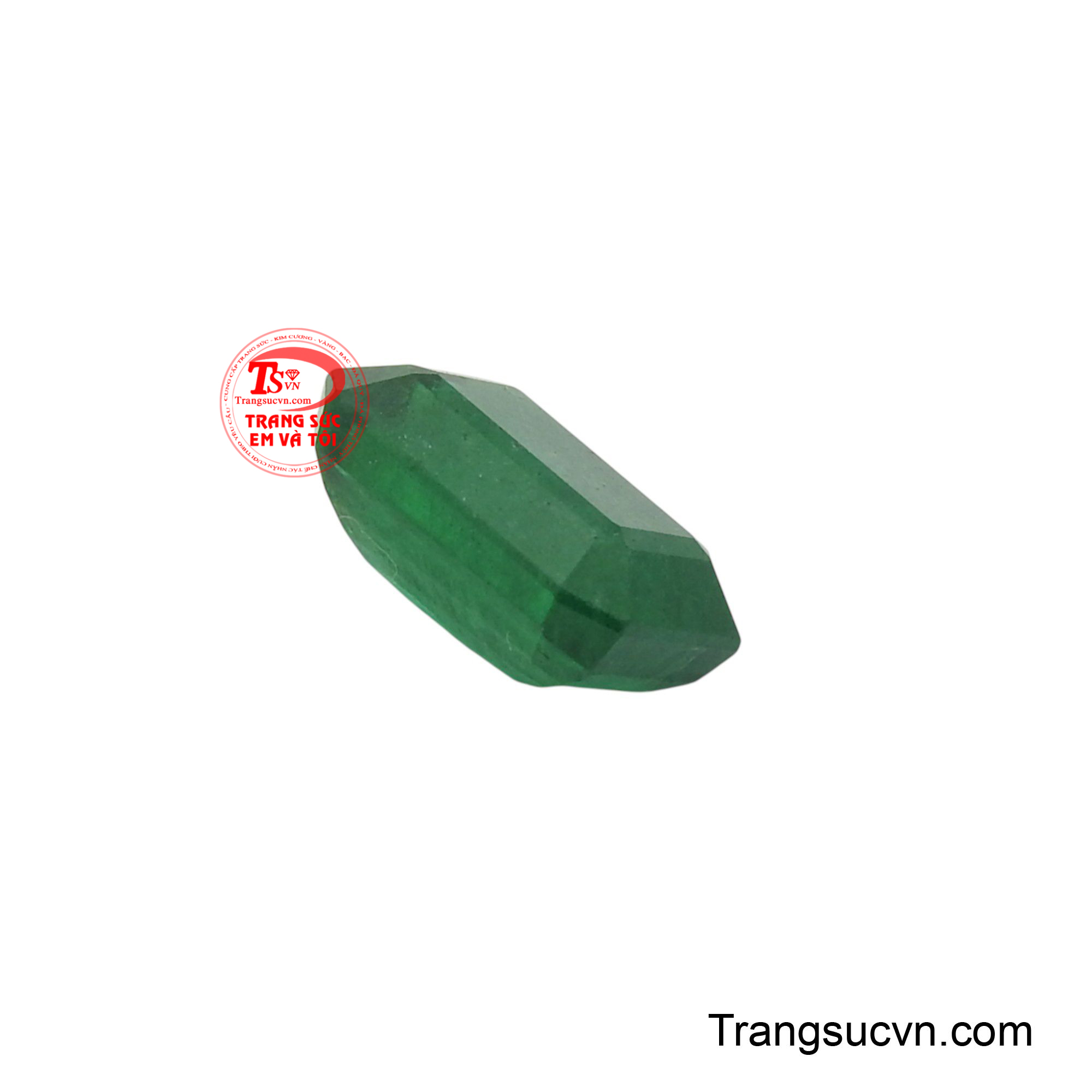 Viên đá không chỉ thể hiện sự ổn định và cân bằng mà còn toát lên vẻ đẹp cổ điển, vượt thời gian.