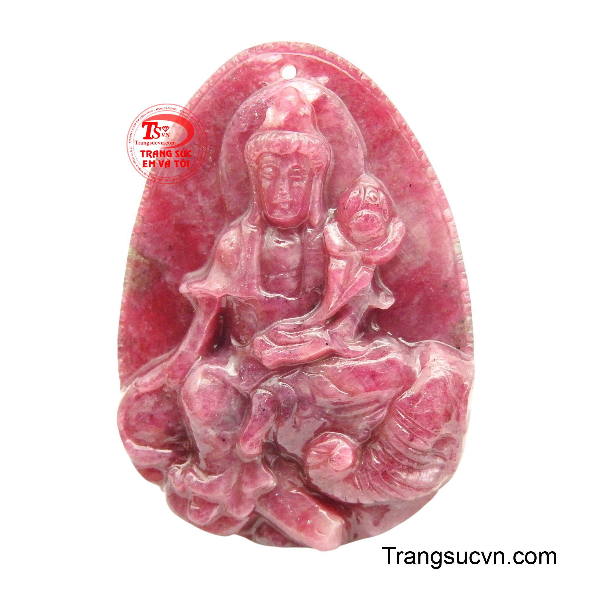 Mặt dây bản mệnh Ruby đẹp được chế tác từ viên đá ruby tự nhiên, mang một vẻ đẹp trang nghiêm và huyền bí.