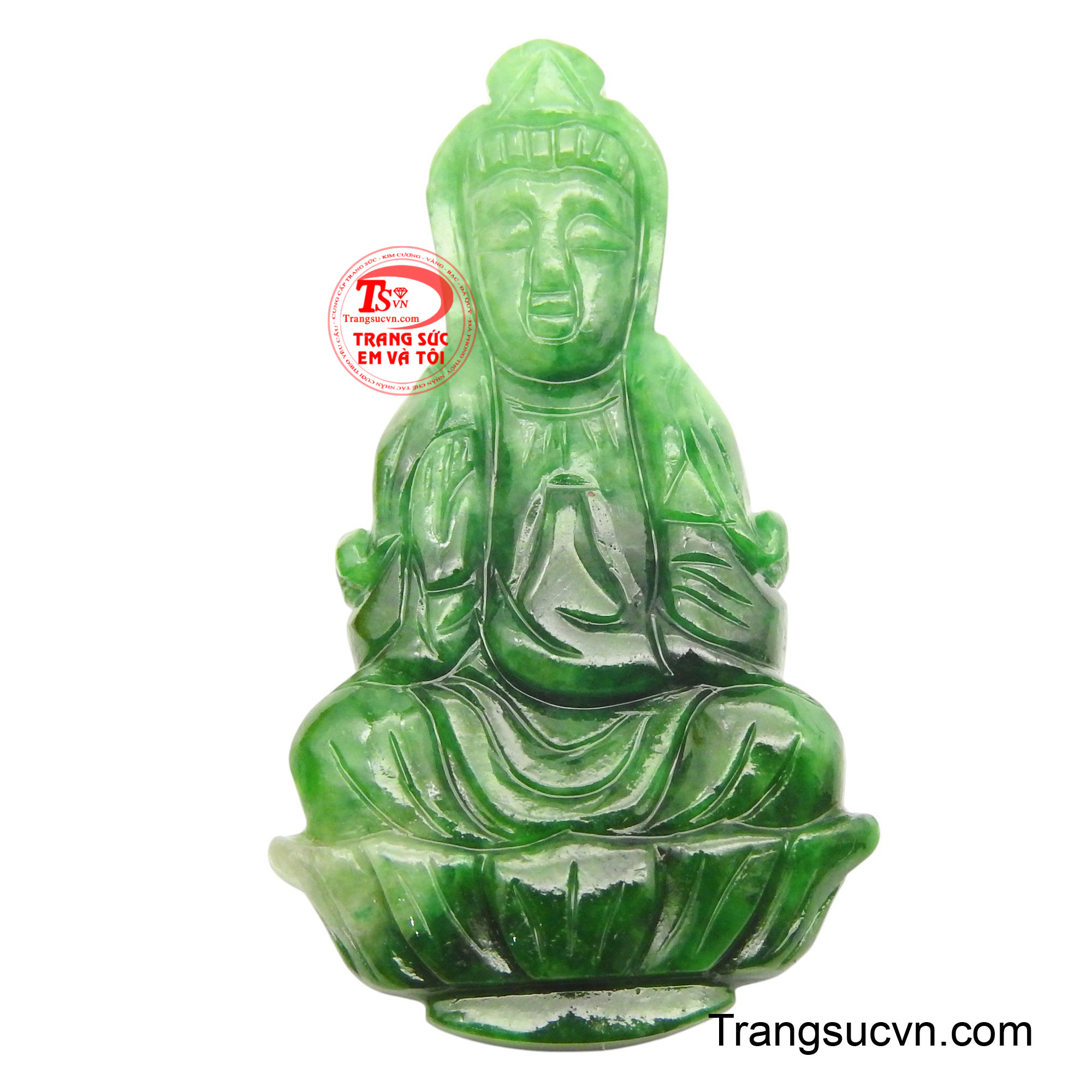 Hình ảnh Phật Bà Quan Âm được khắc họa một cách tinh xảo trên ngọc, với thần thái an nhiên, thanh tịnh, thể hiện sự cứu khổ cứu nạn chúng sinh.