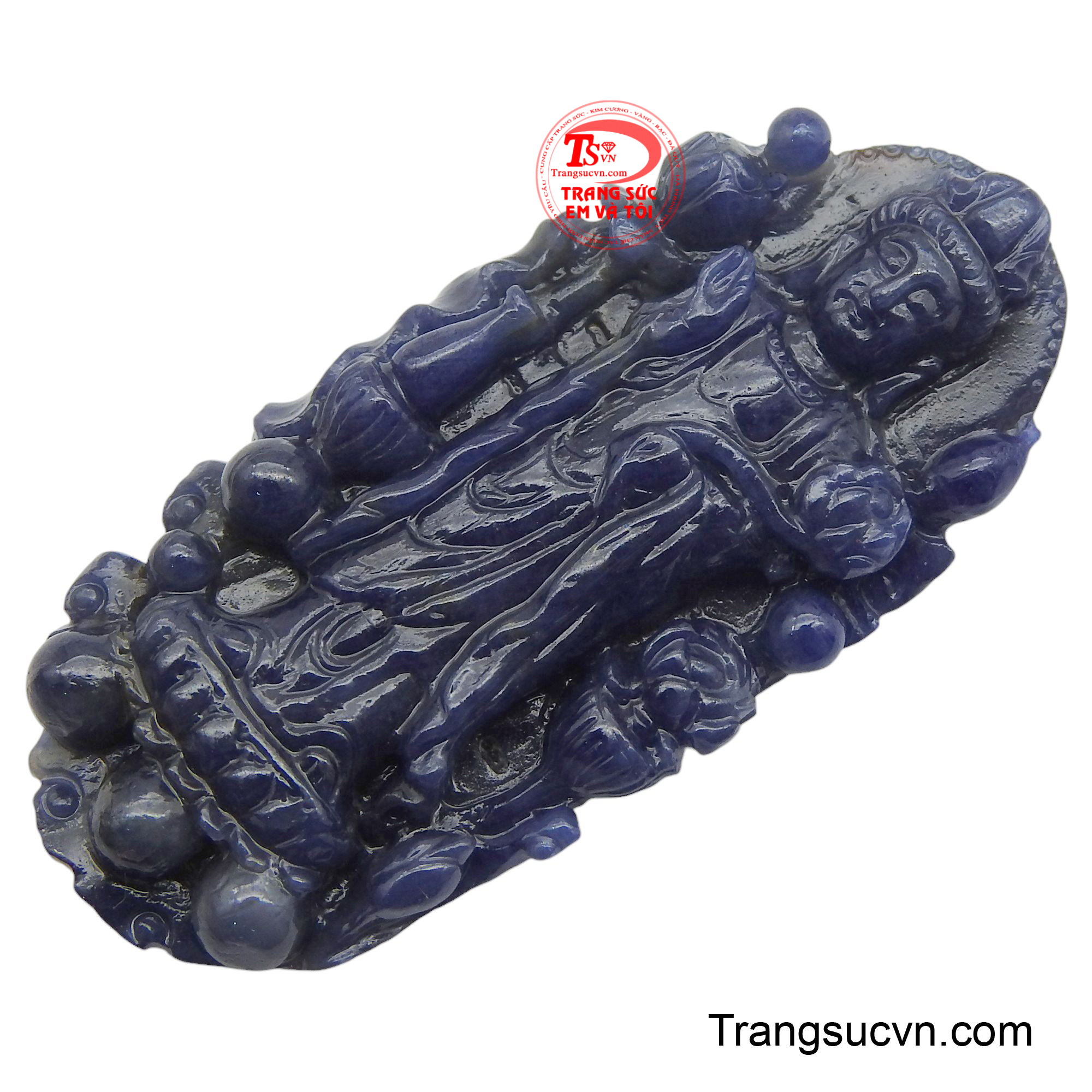 Khi mang theo mặt Phật Quan Âm Sapphire này, người sở hữu không chỉ mang theo một vật phẩm phong thủy quý giá mà còn cảm nhận được sự bảo hộ, giúp tâm trí được bình yên, vững vàng trước sóng gió cuộc đời.