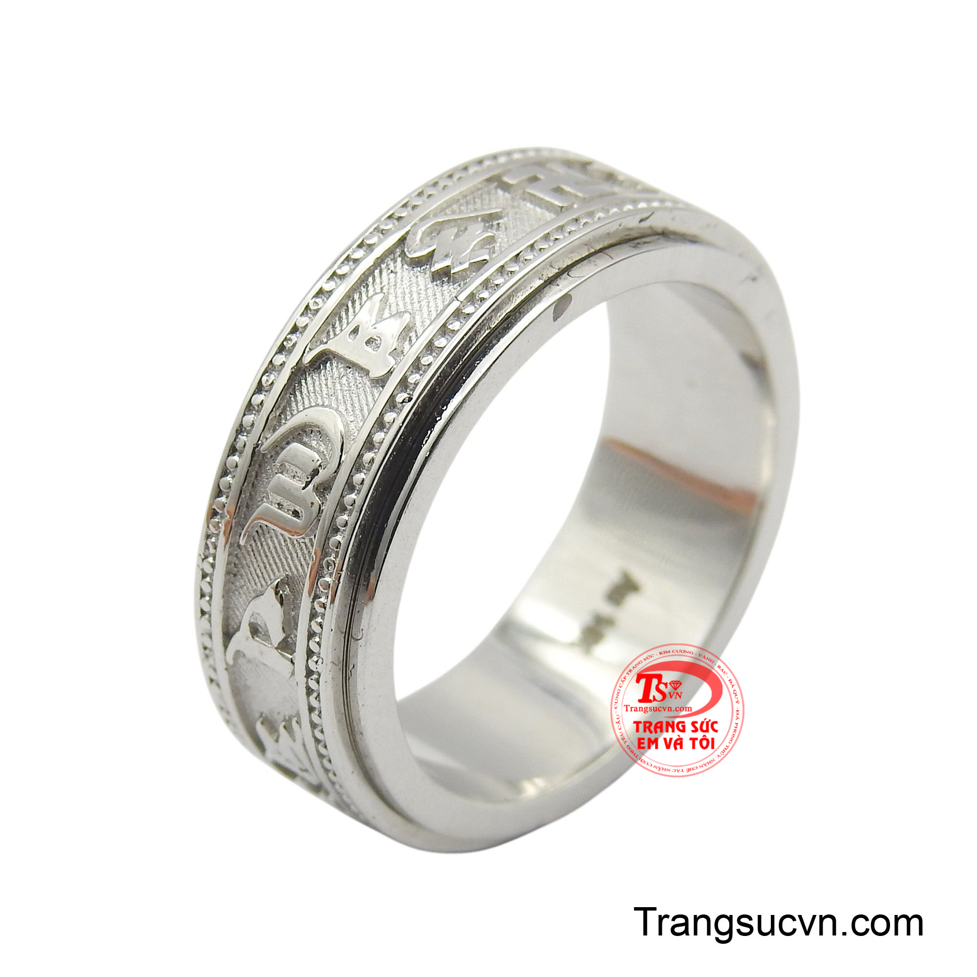Nhẫn nam vàng trắng 14K cuốn hút với thiết kế mạnh mẽ và hiện đại, chiếc nhẫn là biểu tượng của sự cuốn hút và đẳng cấp.