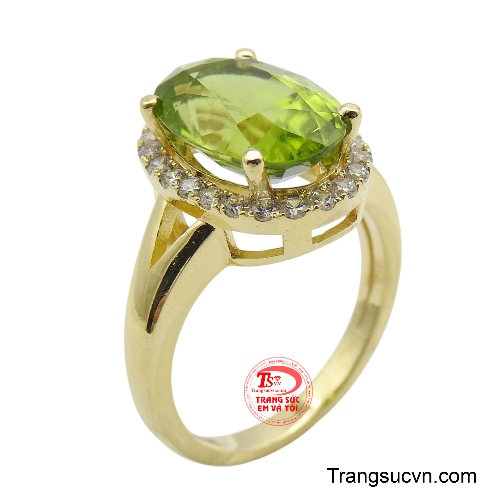 Nhẫn nữ Peridot kiêu sa vàng 14K với vẻ đẹp kiêu sa và lộng lẫy, dành cho những người phụ nữ yêu thích sự nổi bật.