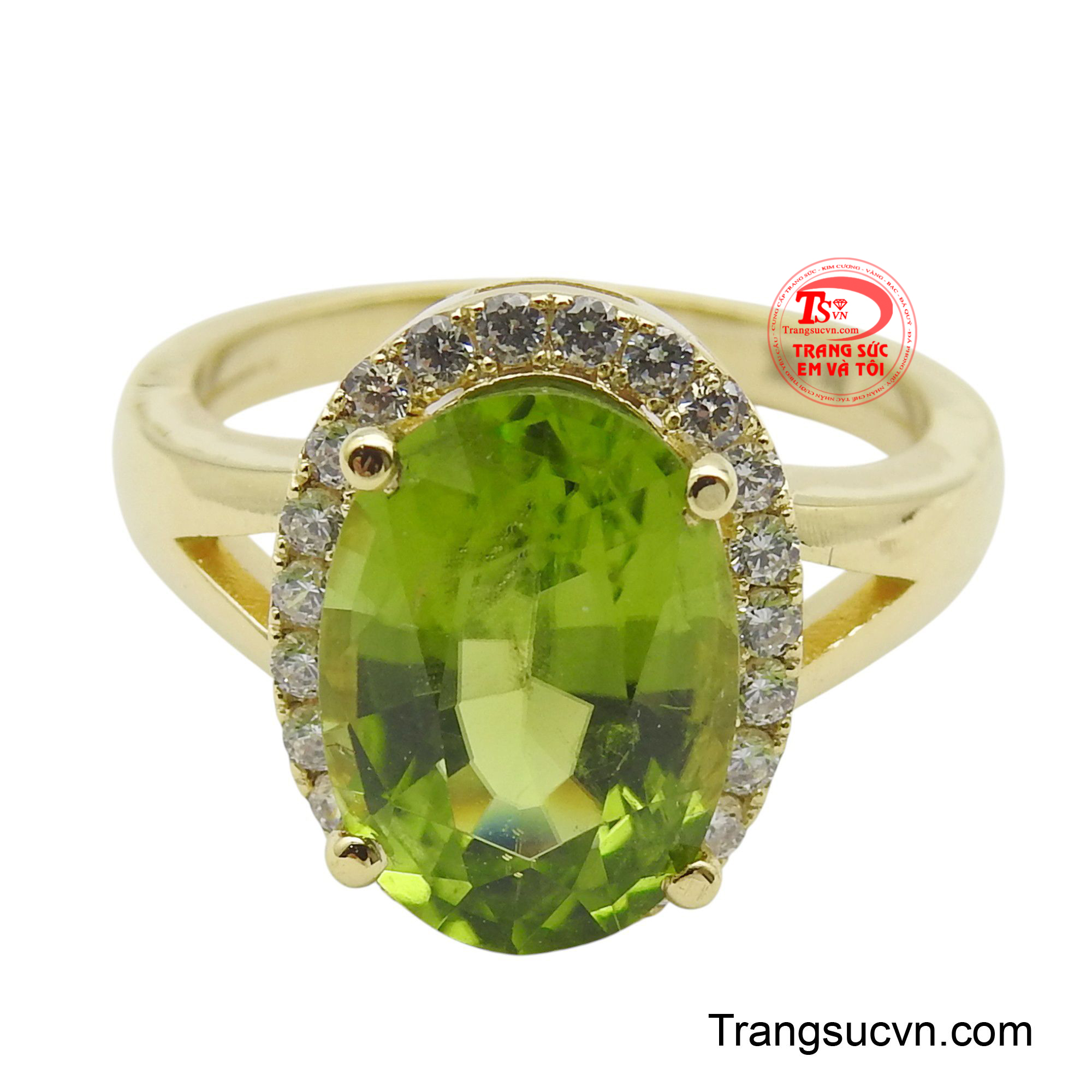 Đai nhẫn được thiết kế tinh xảo, với đường nét mềm mại và uyển chuyển, tôn lên vẻ đẹp thanh thoát của ngón tay.