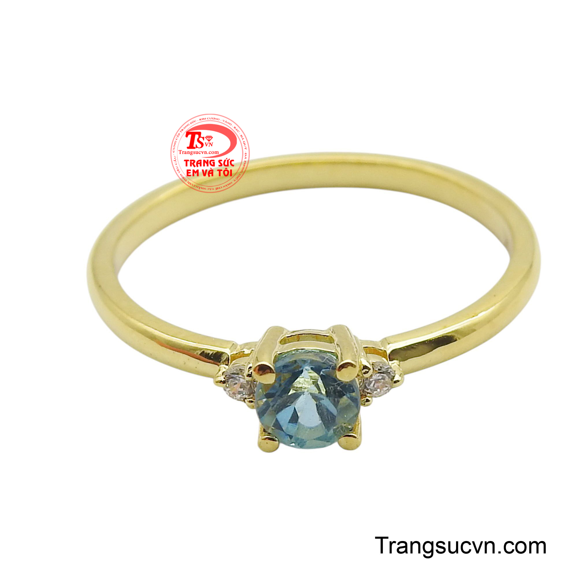Viên đá CZ nhỏ bên cạnh như một lời khẳng định, tình yêu của bạn dành cho nàng là duy nhất và vĩnh cửu.
