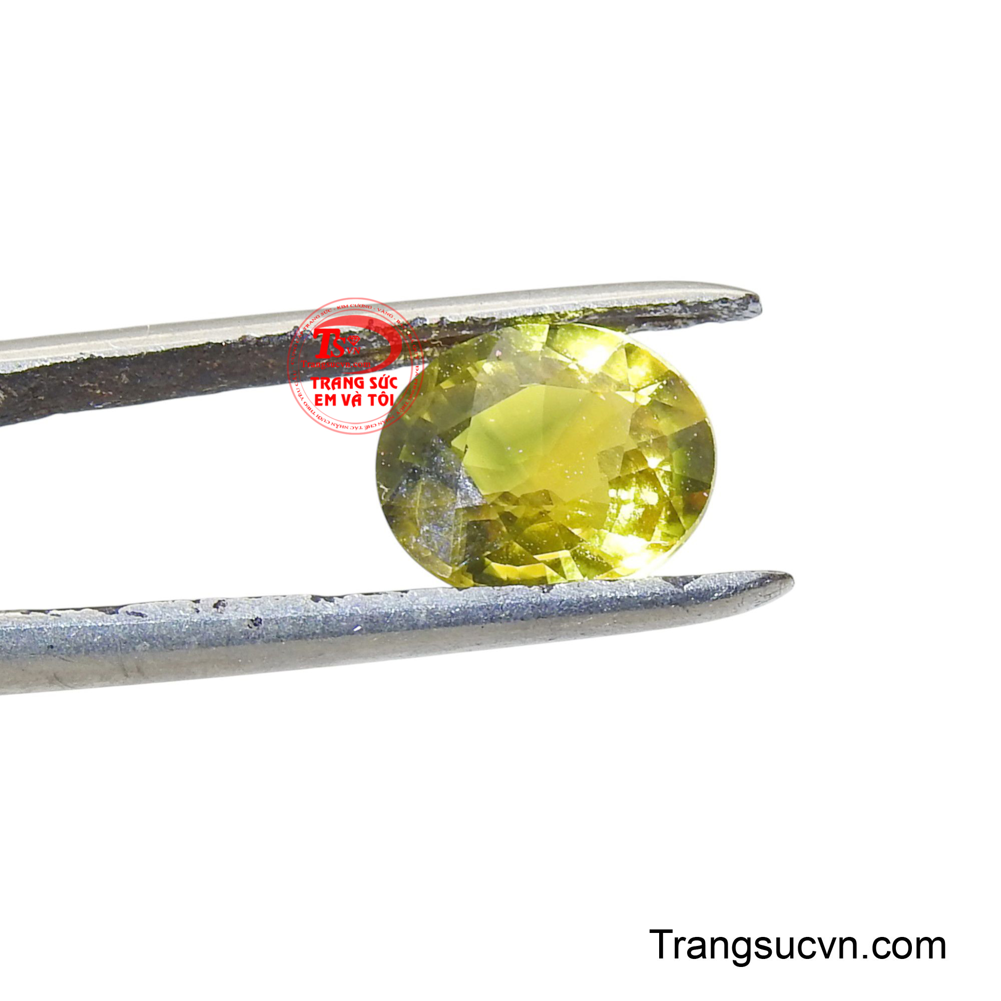Không chỉ là một món trang sức quý giá, viên sapphire còn là một lá bùa hộ mệnh
