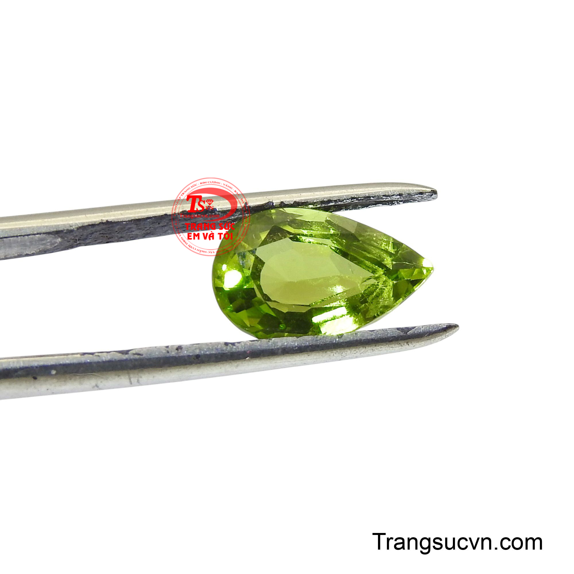 Sở hữu viên Peridot không chỉ mang ý nghĩa phong thủy mà nó còn là món đồ trang sức tượng trưng cho lòng nhân hậu, bao dung, sự thanh tẩy, và mang lại niềm hy vọng.