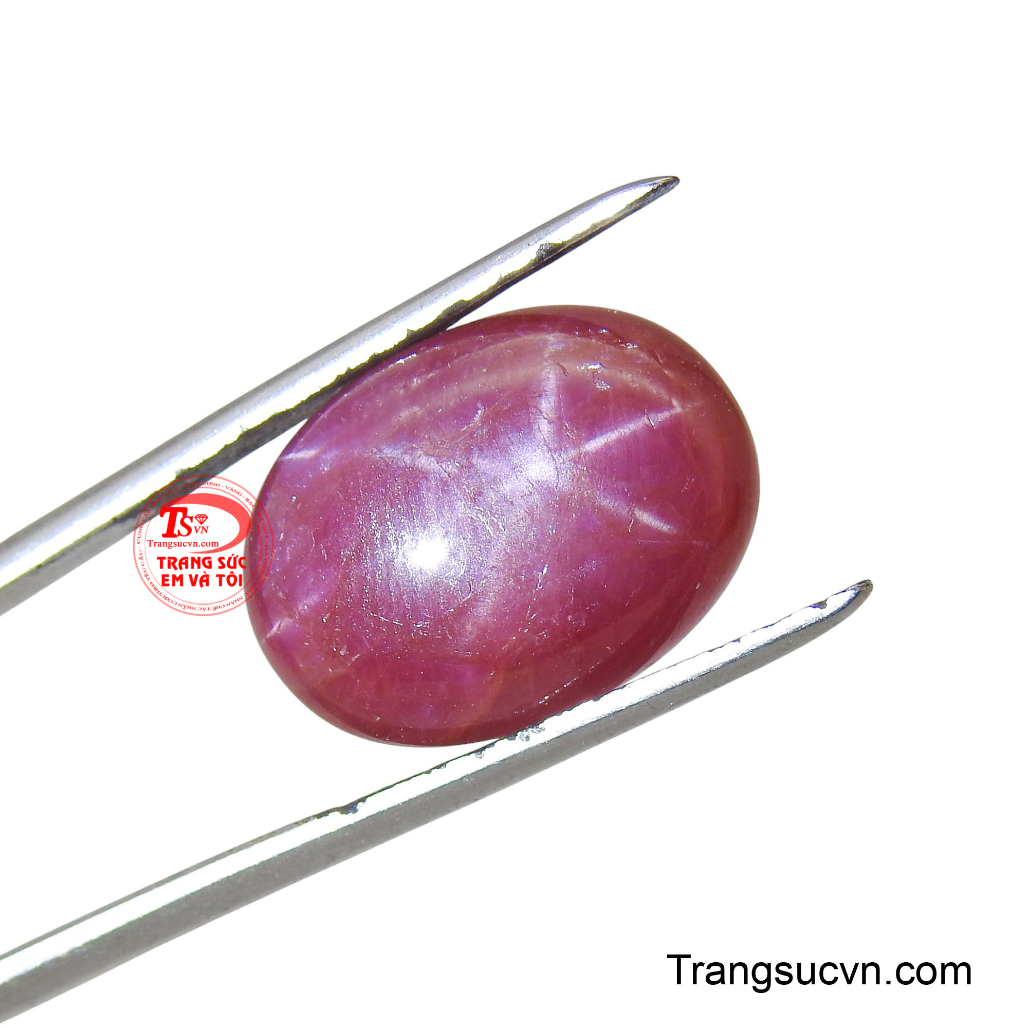 Viên Ruby Sao Oval sở hữu vẻ đẹp mê hoặc và huyền bí.